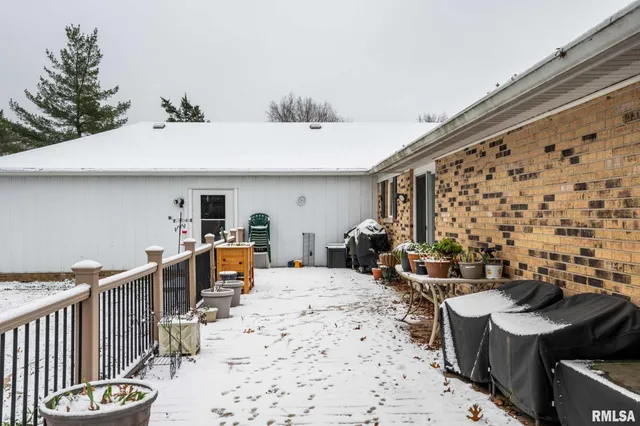 $259,000 | 105 Woodlake Lane, Eldorado, IL 62930