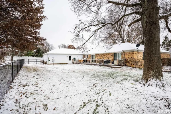 $259,000 | 105 Woodlake Lane, Eldorado, IL 62930