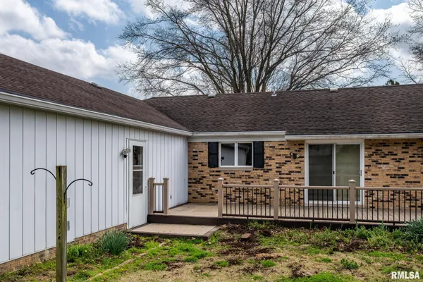 $254,900 | 105 Woodlake Lane, Eldorado, IL 62930