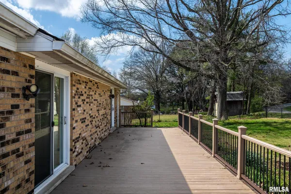 $254,900 | 105 Woodlake Lane, Eldorado, IL 62930