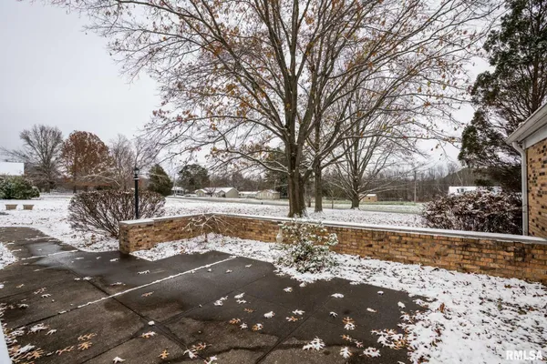 $259,000 | 105 Woodlake Lane, Eldorado, IL 62930
