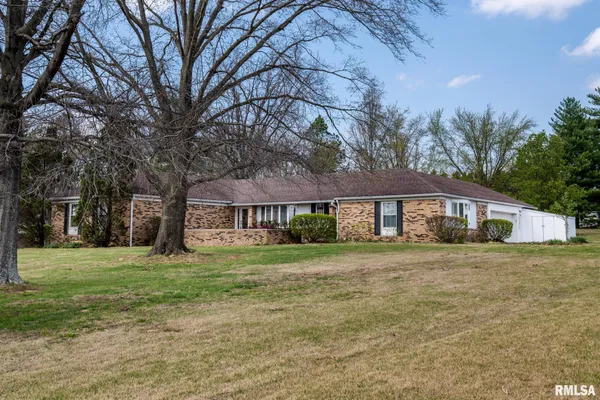 $254,900 | 105 Woodlake Lane, Eldorado, IL 62930