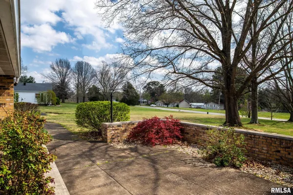 $254,900 | 105 Woodlake Lane, Eldorado, IL 62930