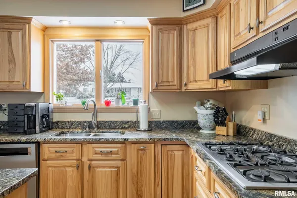 $259,000 | 105 Woodlake Lane, Eldorado, IL 62930