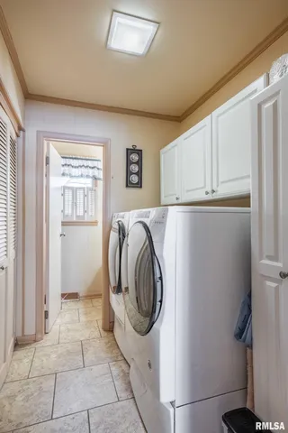 $259,000 | 105 Woodlake Lane, Eldorado, IL 62930