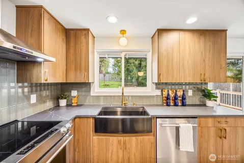 $1,575,000 | 6225 122nd Avenue Southeast, Bellevue, WA 98006