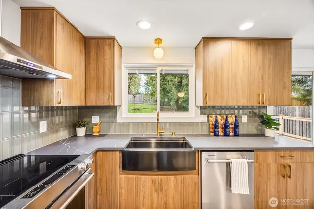 $1,550,000 | 6225 122nd Avenue Southeast, Bellevue, WA 98006