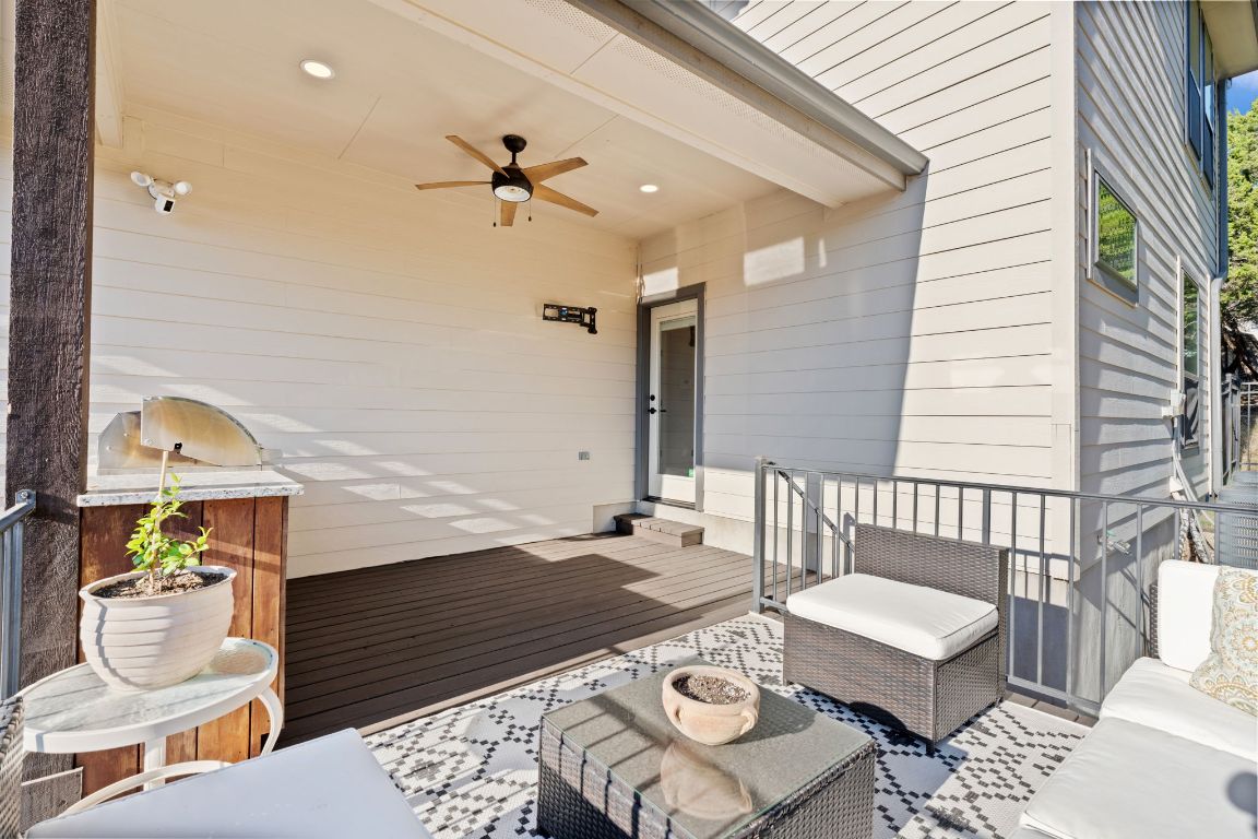 418 Summit Ridge Drive North Lago Vista, TX 78645 - Photo 36 of 40 a balcony with furniture and a potted plant