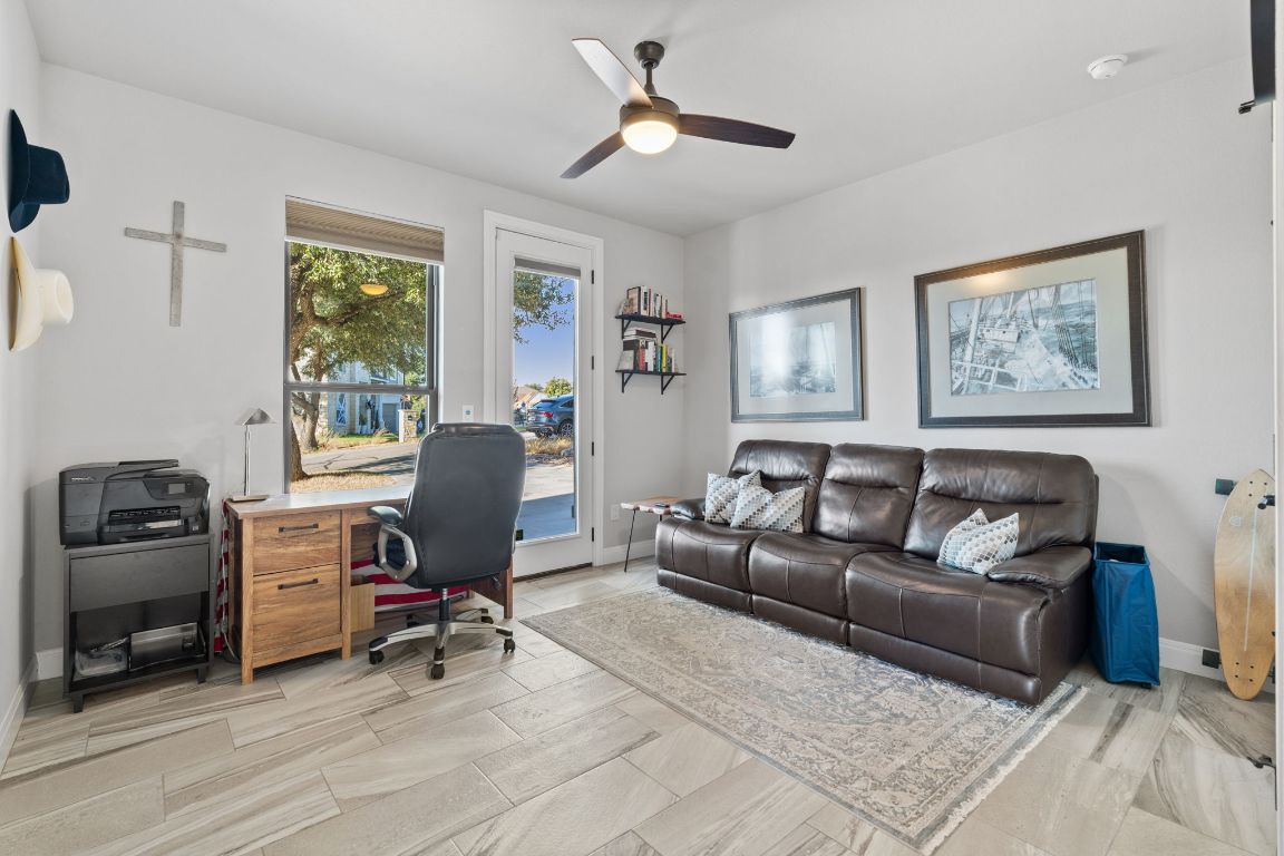 418 Summit Ridge Drive North Lago Vista, TX 78645 - Photo 8 of 40 a living room with furniture