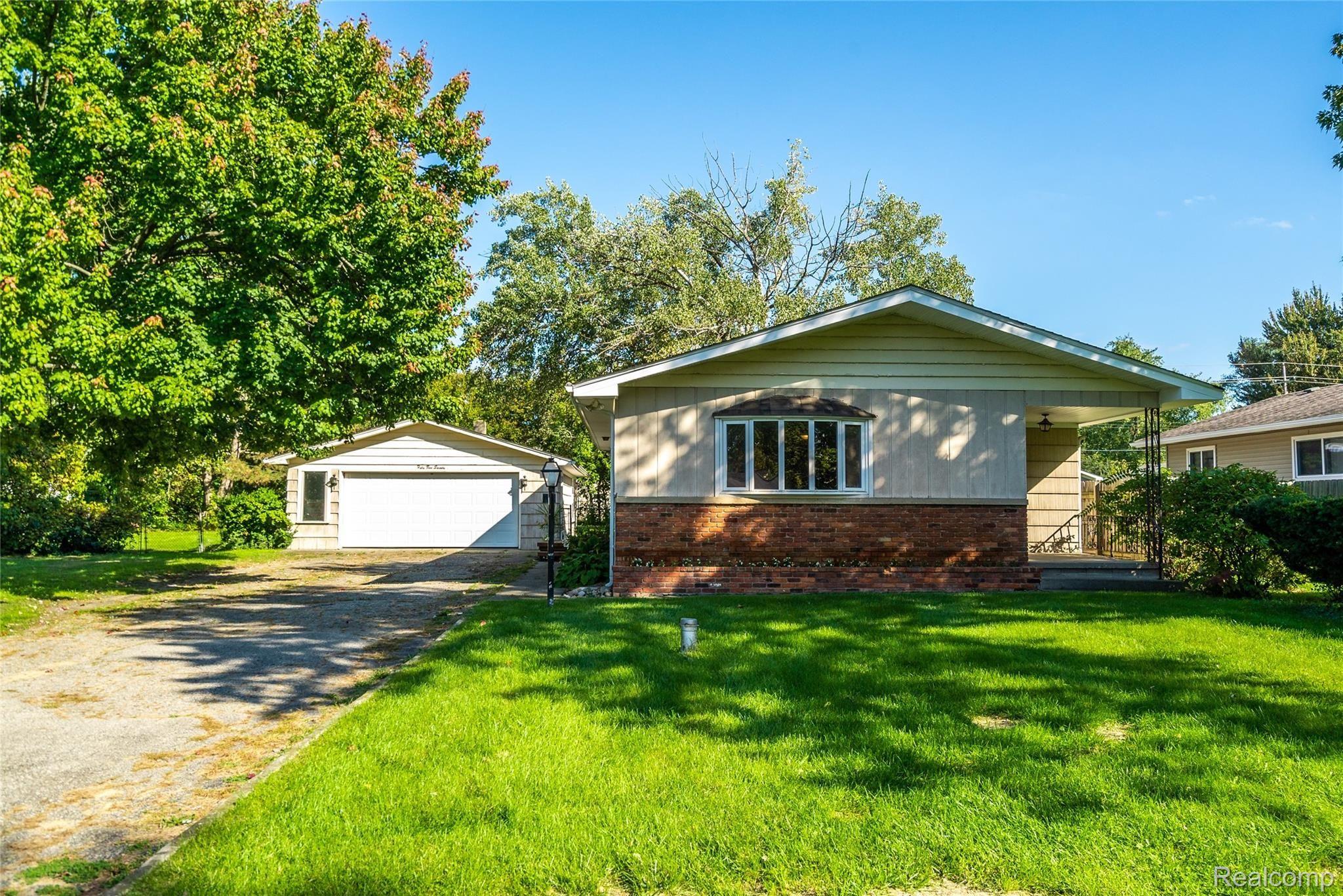 5270 Drayton Road Clarkston, MI 48346 - Photo 1 of 29 Exteriors (3 of 12).jpg