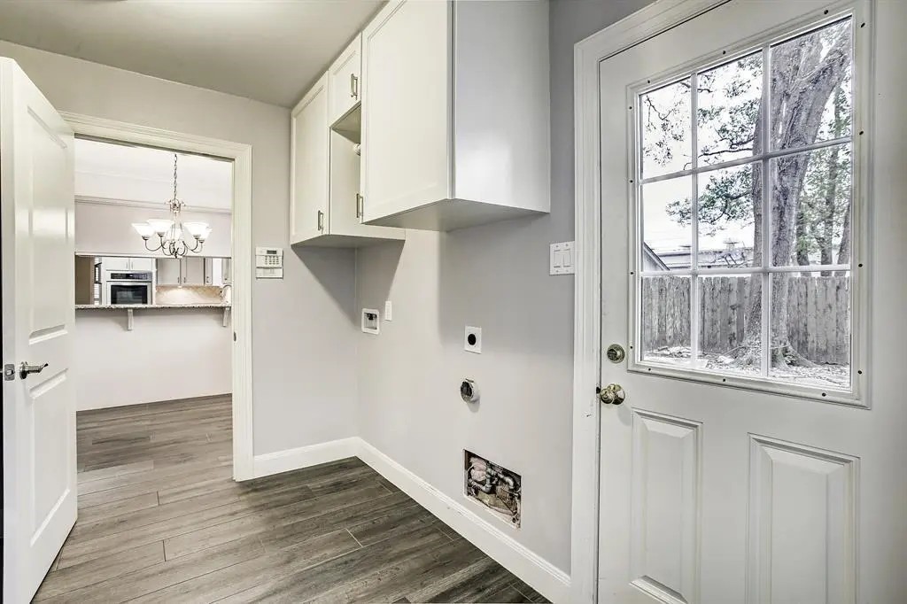 11426 Cold Spring Drive Houston, TX 77043 - Photo 6 of 7 a view of a kitchen with a window