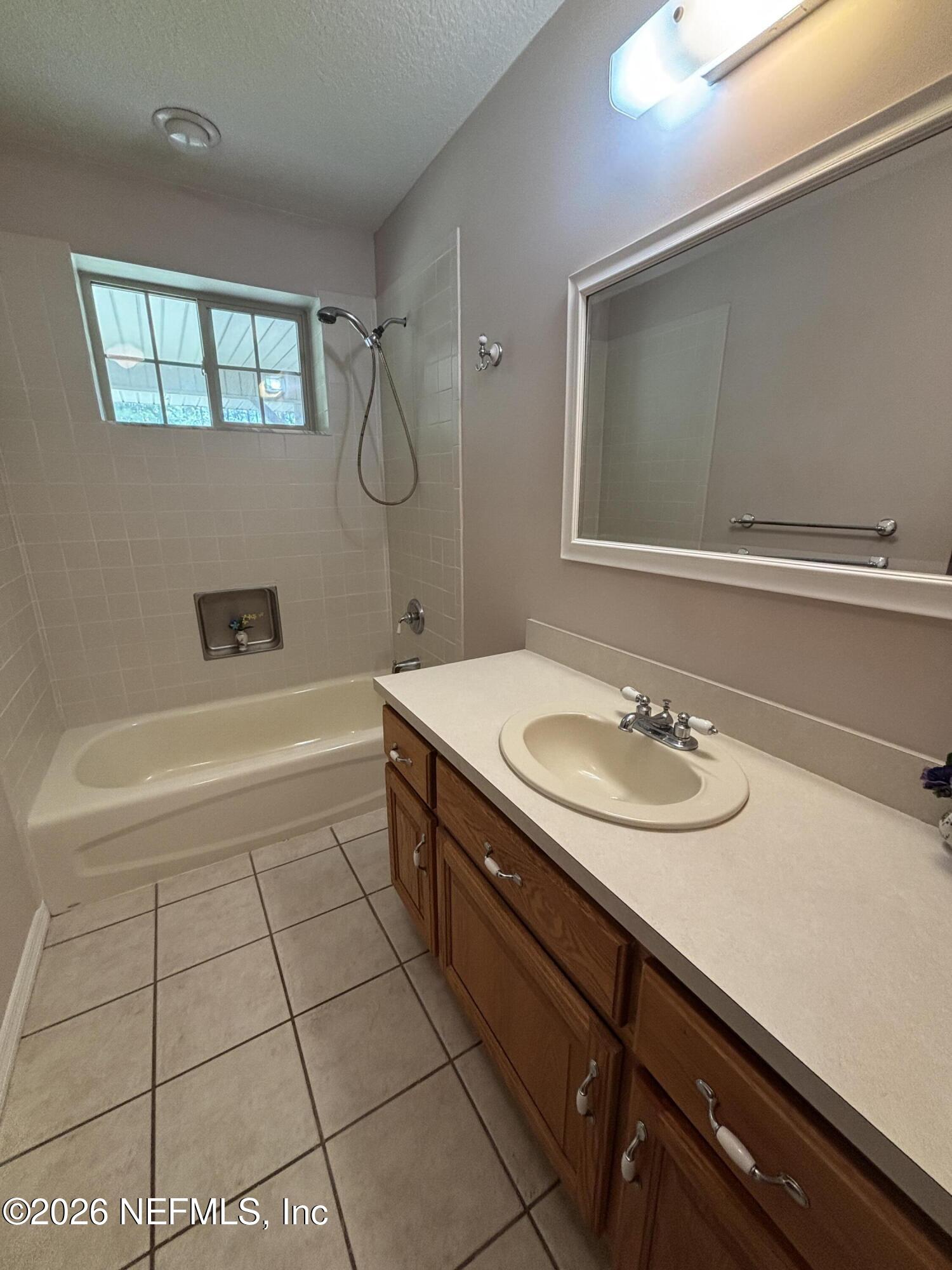 25 Currant Avenue Middleburg, FL 32068 - Photo 23 of 33 secondary bathroom sink and shower tub