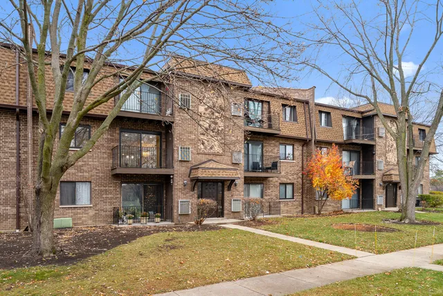 $254,900 | 129 West Brandon Court, Unit 23, Palatine, IL 60067