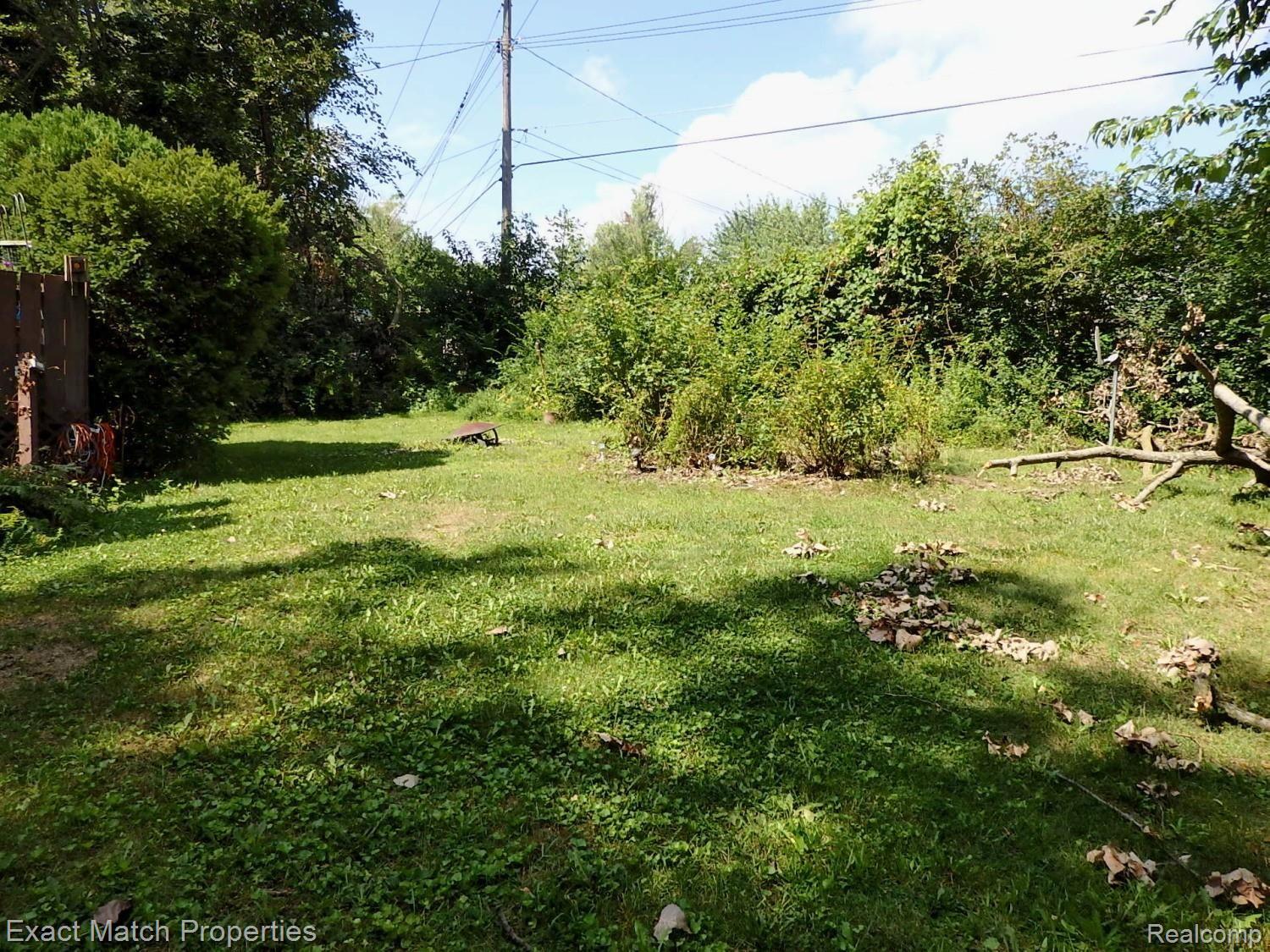 1392 Delta Road Walled Lake, MI 48390 - Photo 15 of 48 Backyard