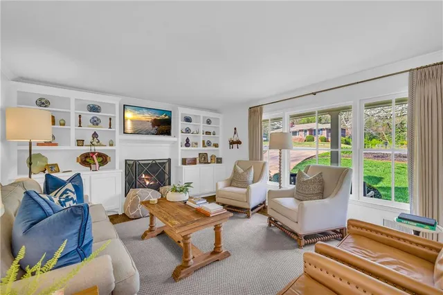 a kitchen that has a lot of cabinets in it