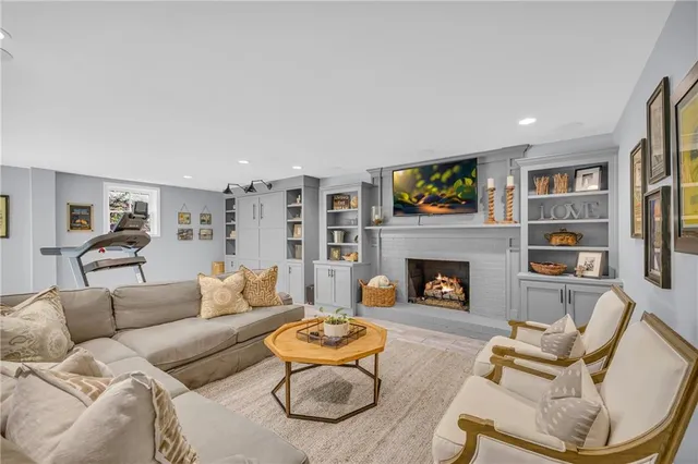 $699,000 | 909 Park Hill Place, Gainesville, GA 30501