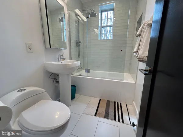 $2,000 | 939 Longfellow Street Northwest, Unit 203, Washington, DC 20011