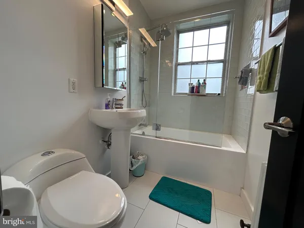 $2,000 | 939 Longfellow Street Northwest, Unit 203, Washington, DC 20011