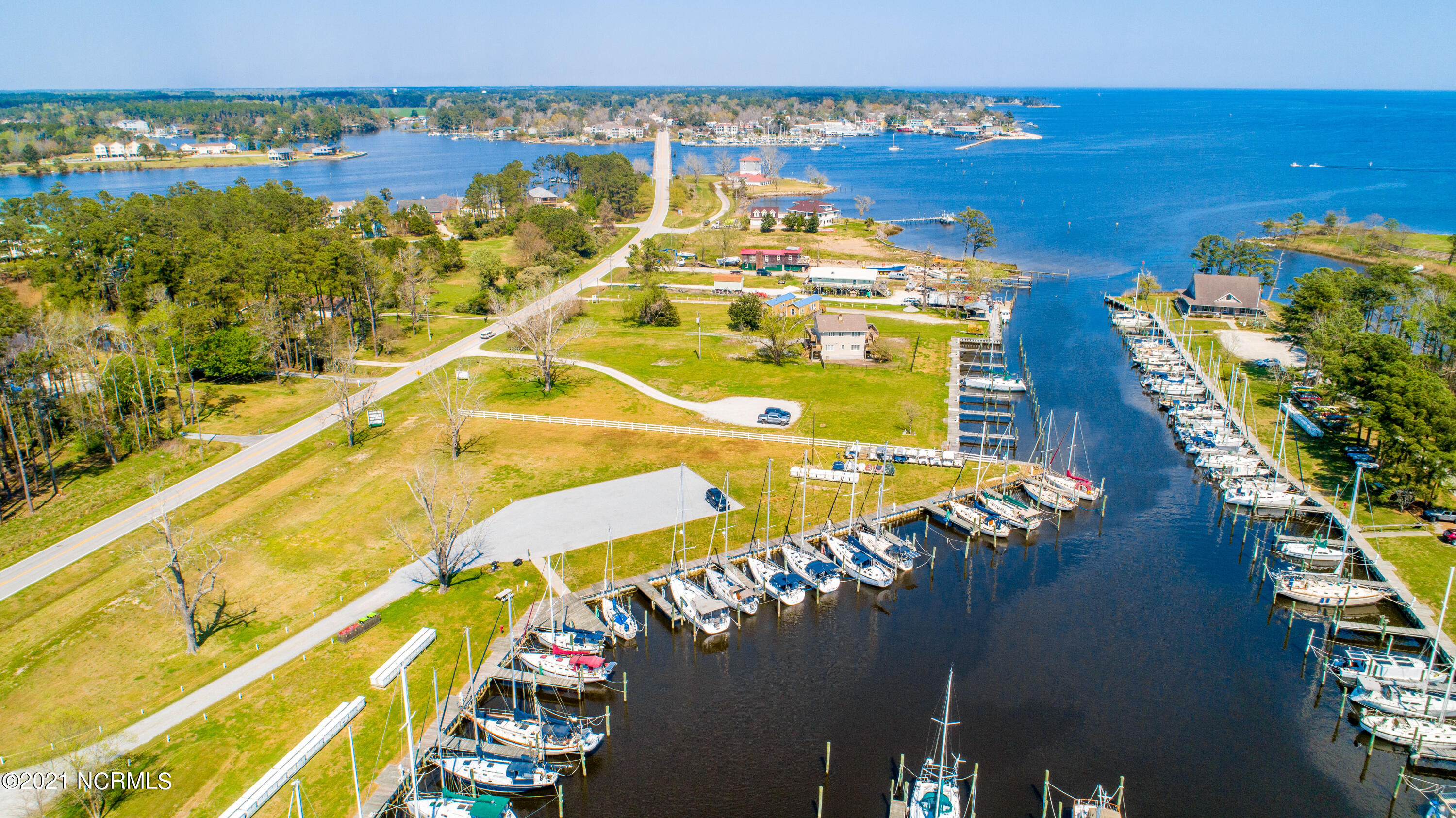 335 Wind Lake Road Oriental, NC 28571 - Photo 11 of 45 537 Oriental Road-18