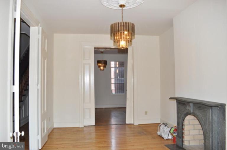 907 R Street Northwest Washington, DC 20001 - Photo 3 of 12 Living Room
