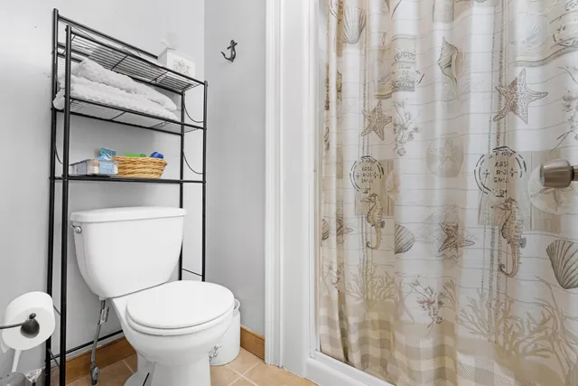 a bathroom with a toilet and a shower