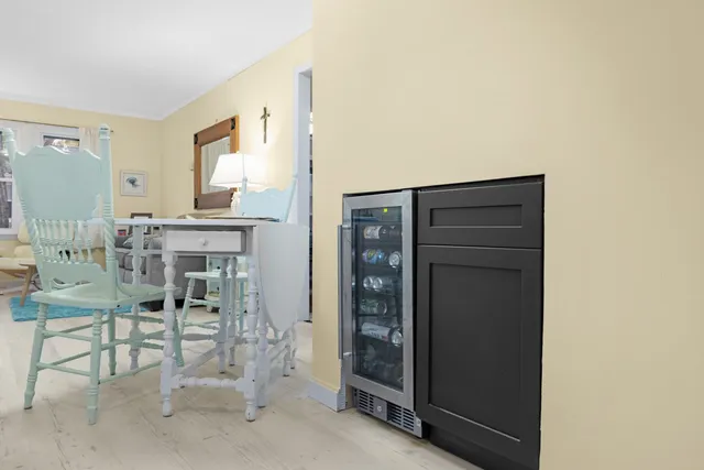 a view of a livingroom with furniture