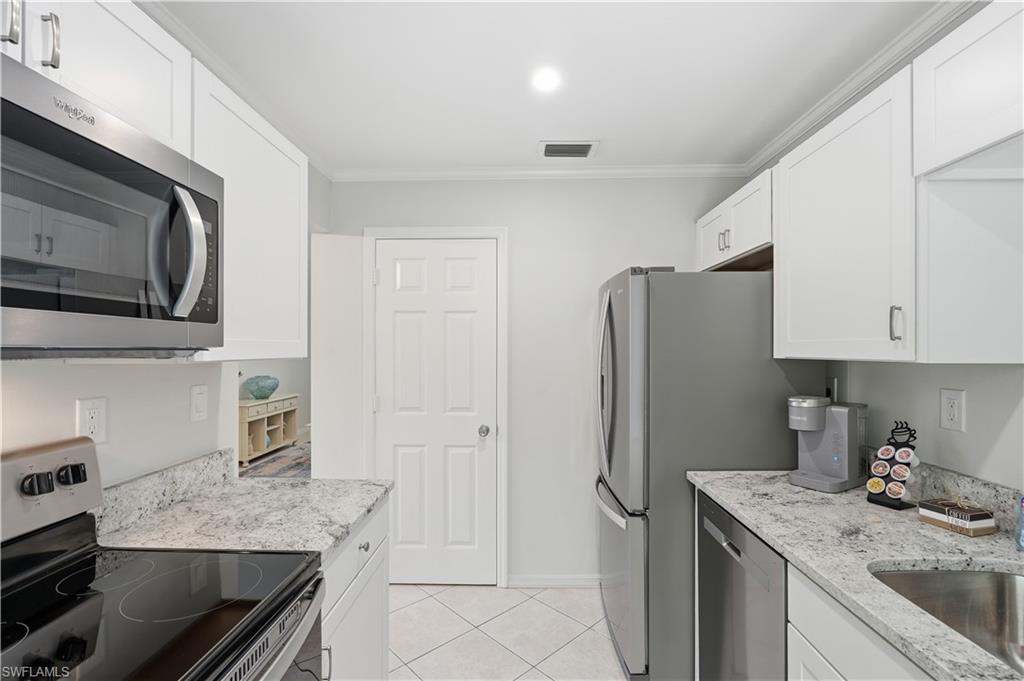 1281 Solana Road Naples, FL 34103 - Photo 9 of 28