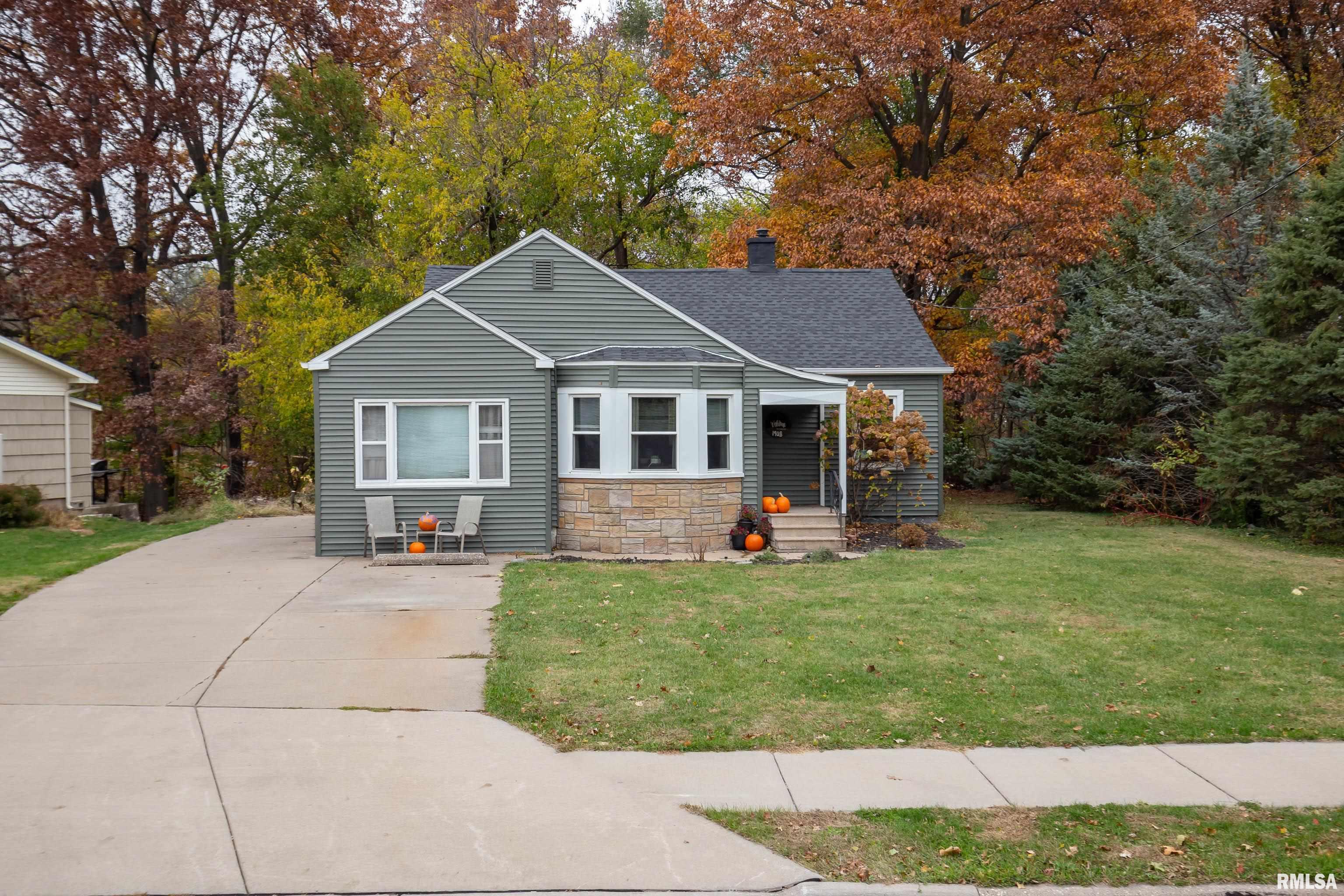 1908 46th Street Moline, IL 61265 - Photo 1 of 32 Gallery Image 1