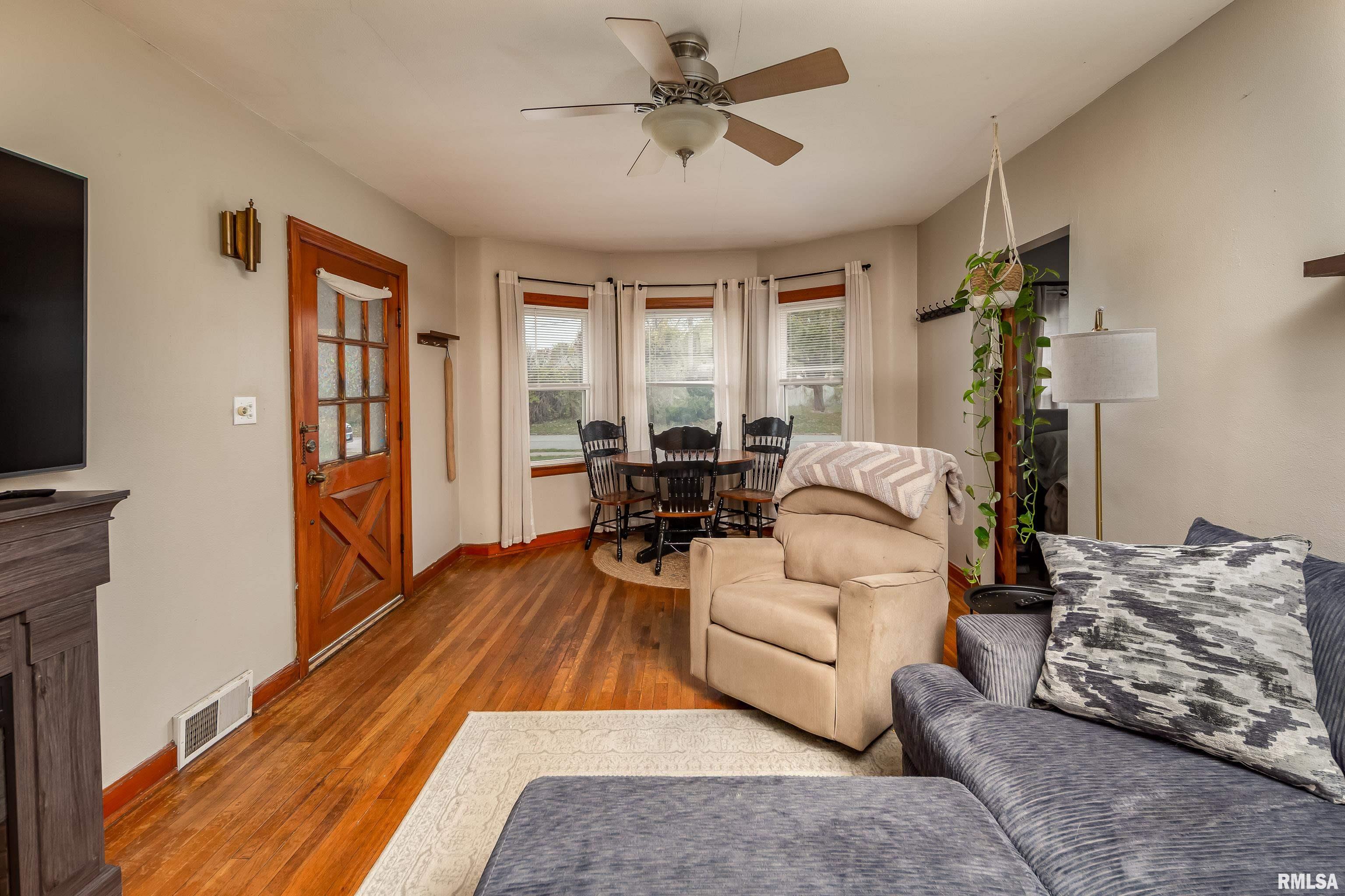 1908 46th Street Moline, IL 61265 - Photo 4 of 32 Gallery Image 4