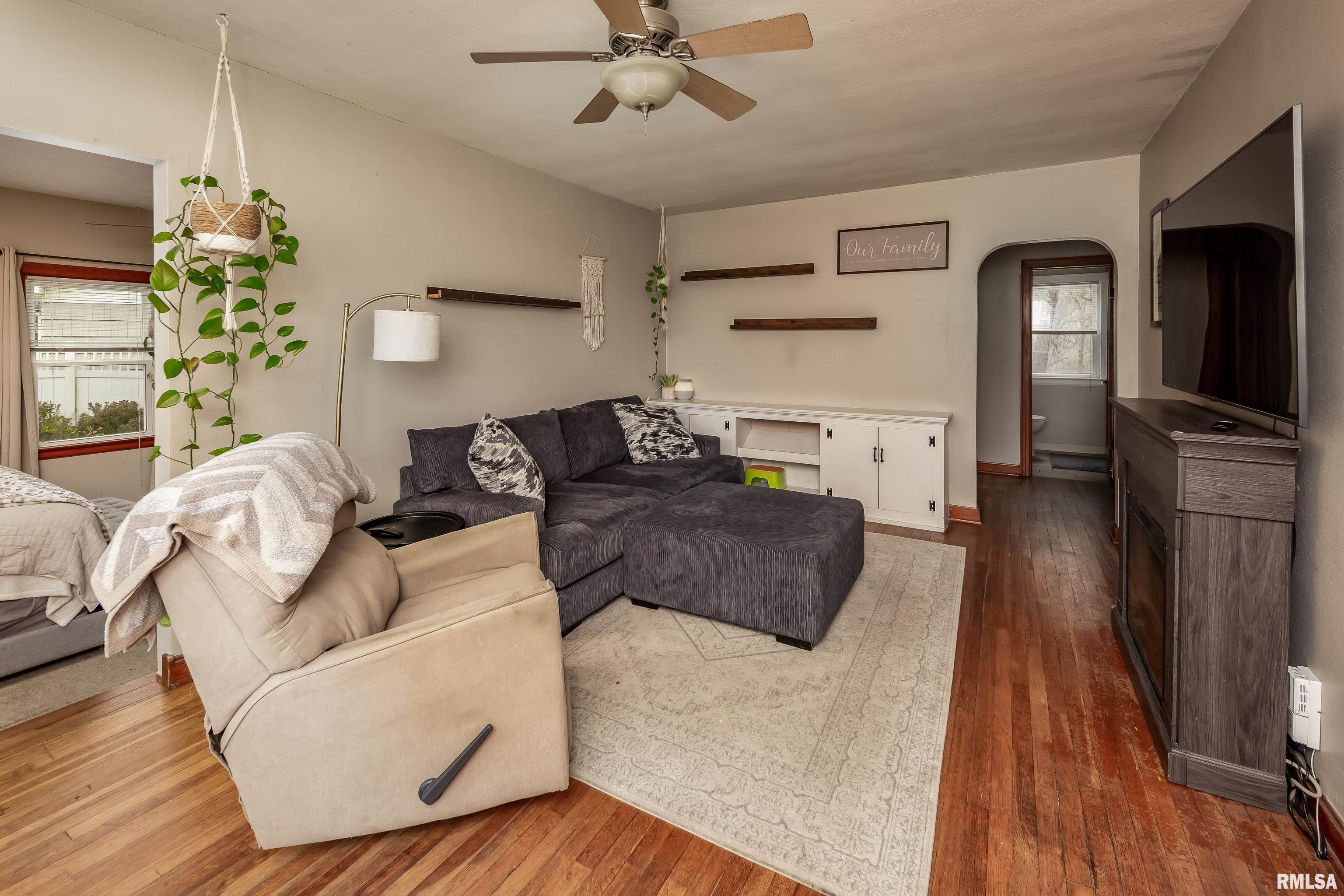 1908 46th Street Moline, IL 61265 - Photo 5 of 32 Gallery Image 5