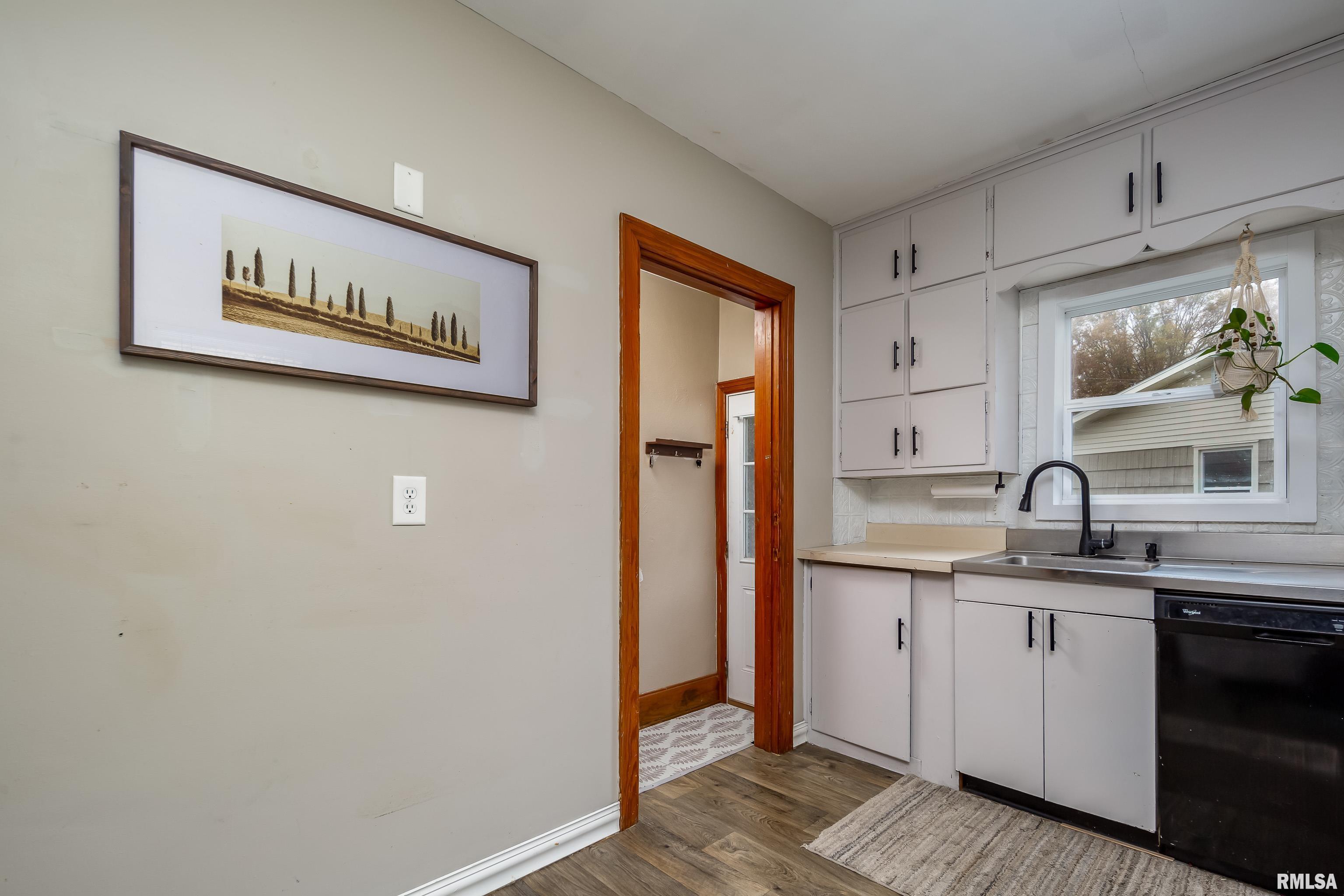 1908 46th Street Moline, IL 61265 - Photo 9 of 32 Gallery Image 9