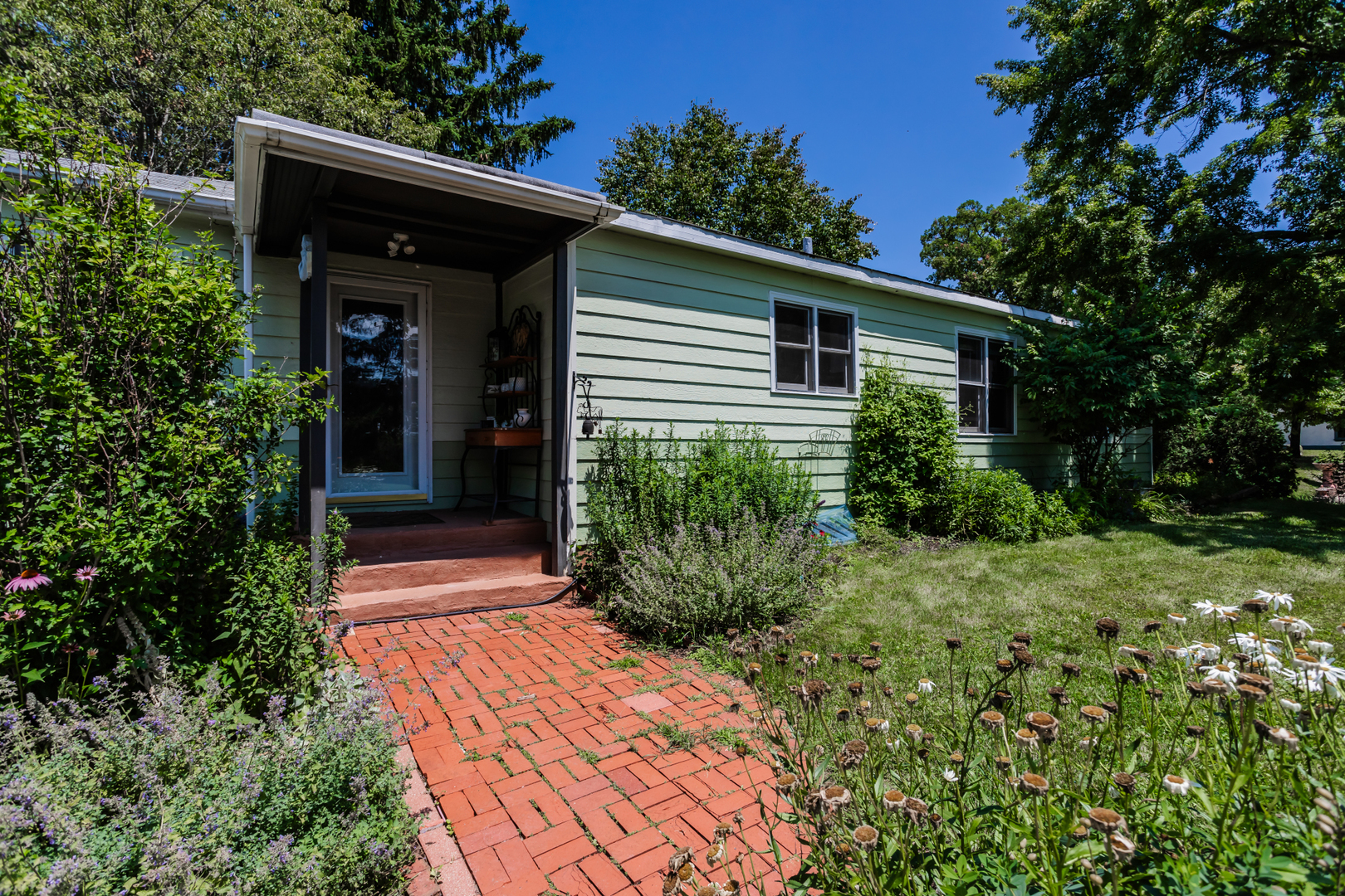 15W271 91st Street Burr Ridge, IL 60527 - Photo 24 of 30 a view of house with backyard and garden