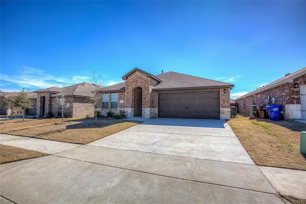 $2,195 | 2912 Wooten Trail, Royse City, TX 75189
