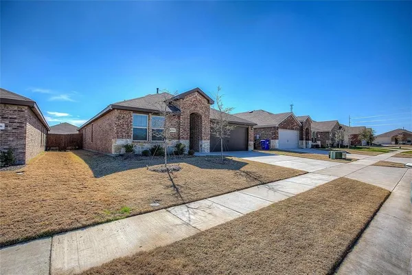 $2,195 | 2912 Wooten Trail, Royse City, TX 75189