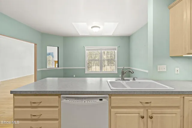 $465,000 | 47 Oakmont Street, Niskayuna, NY 12309