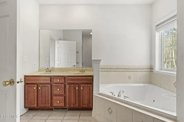 $465,000 | 47 Oakmont Street, Niskayuna, NY 12309