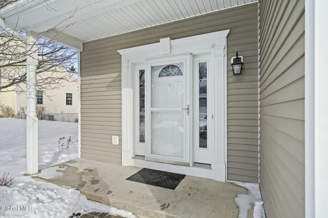 $465,000 | 47 Oakmont Street, Niskayuna, NY 12309