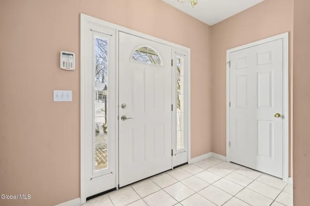 $465,000 | 47 Oakmont Street, Niskayuna, NY 12309