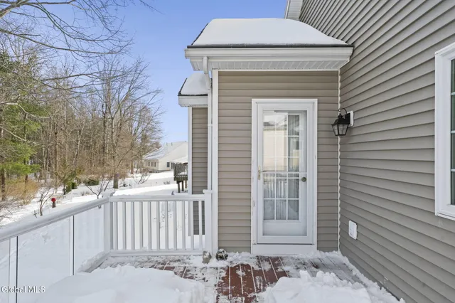 $465,000 | 47 Oakmont Street, Niskayuna, NY 12309