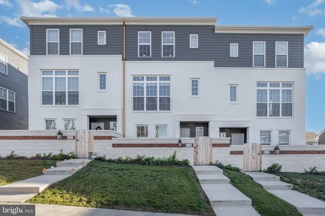 $2,370 | 3119 Herr Street, Mechanicsburg, PA 17055