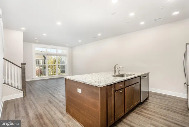 $2,370 | 3119 Herr Street, Mechanicsburg, PA 17055