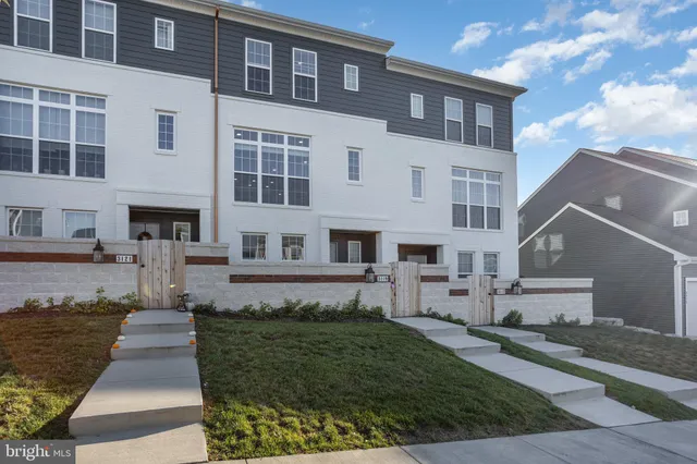 $2,370 | 3119 Herr Street, Mechanicsburg, PA 17055