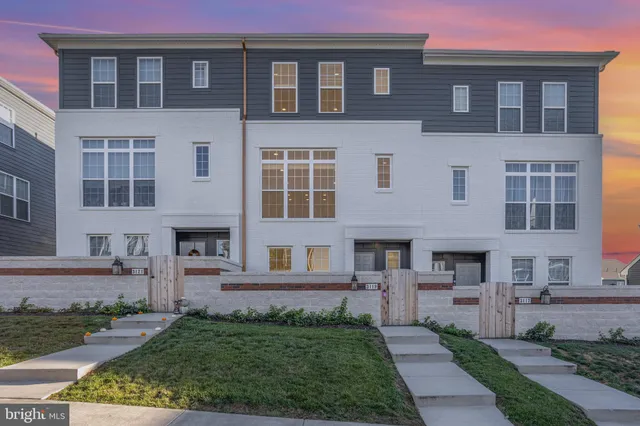 $2,370 | 3119 Herr Street, Mechanicsburg, PA 17055