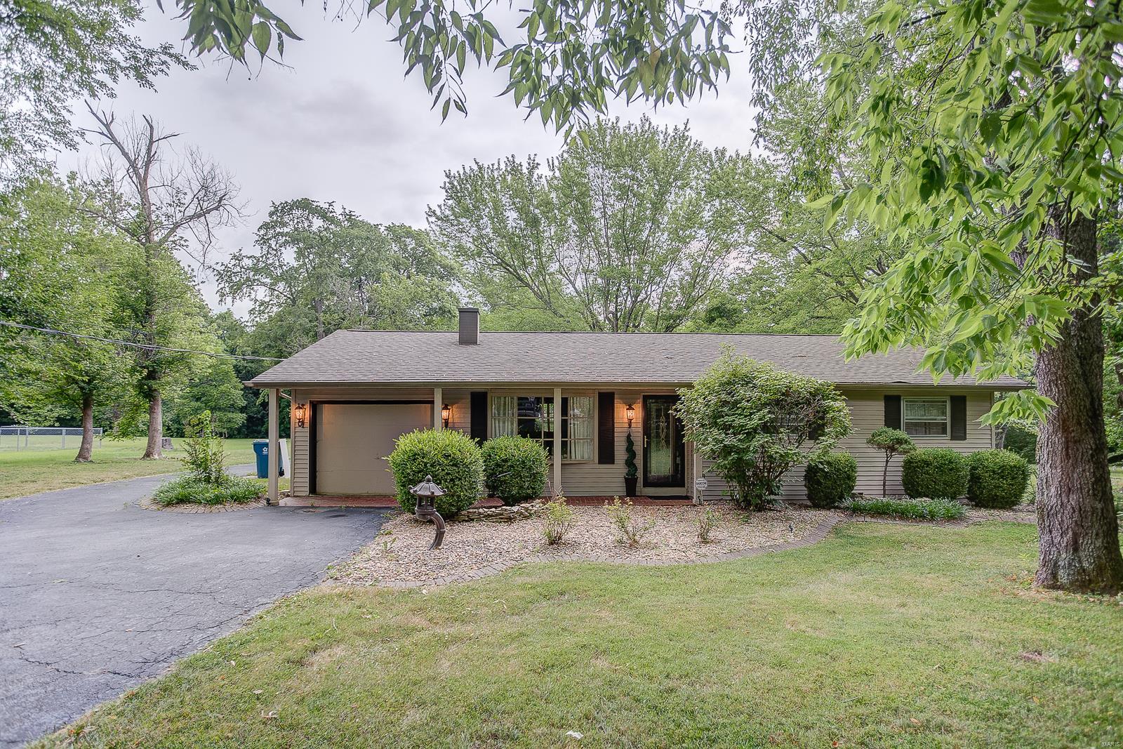 238 Linden Drive Shiloh, IL 62221 - Photo 2 of 27