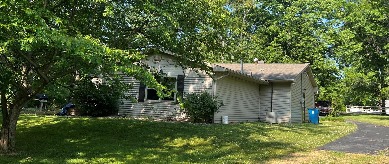 238 Linden Drive Shiloh, IL 62221 - Photo 4 of 27