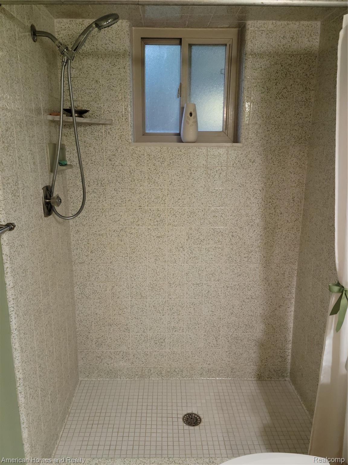6530 Armstrong Road Imlay City, MI 48444 - Photo 35 of 59 Upstairs bathroom 3 by garage