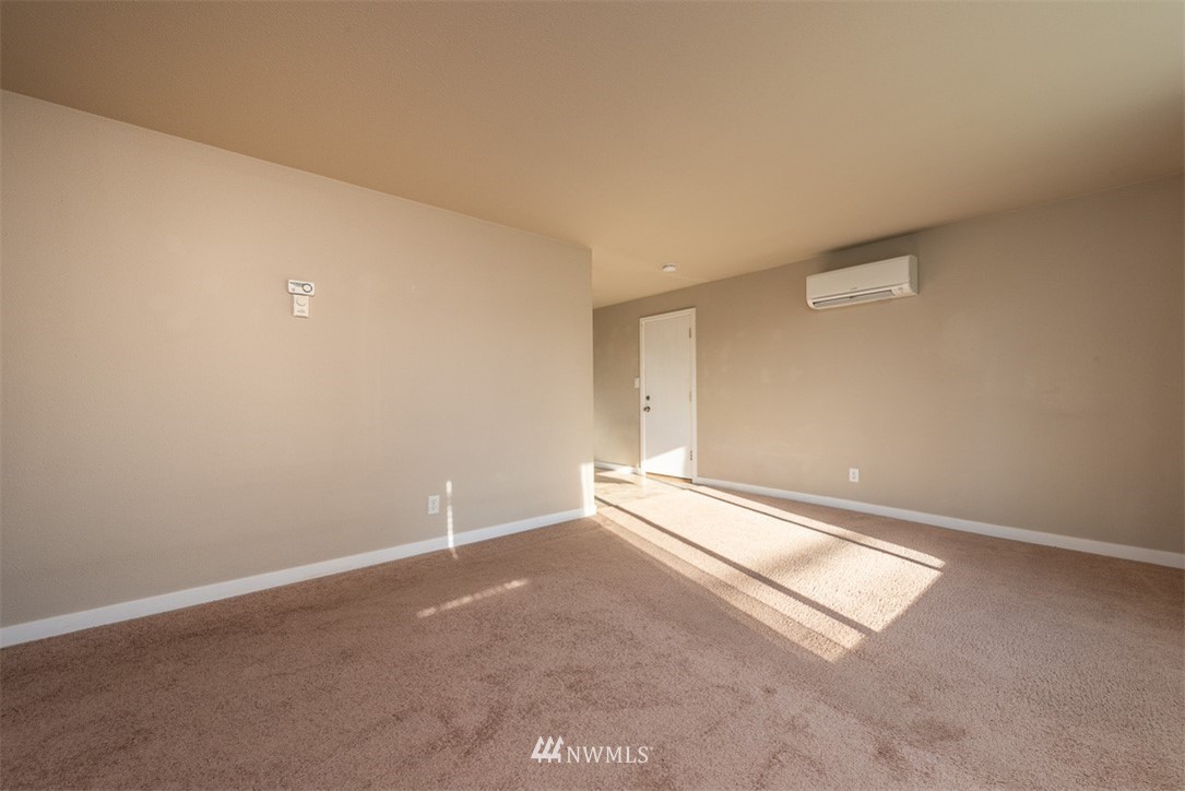 3616 Northeast 6th Street Renton, WA 98056 - Photo 5 of 26