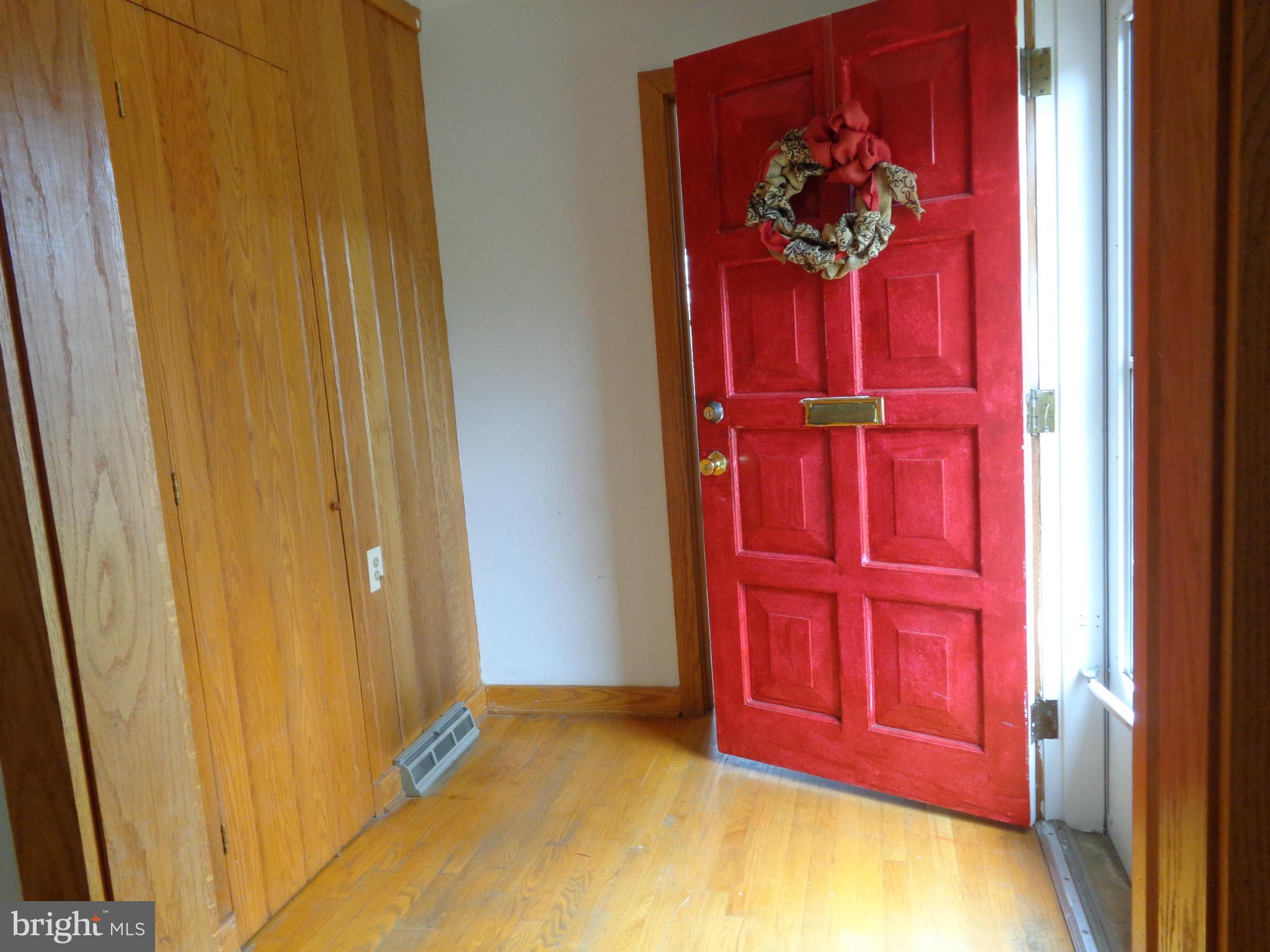 12 Spring Street Luray, VA 22835 - Photo 4 of 30 Interior (General)