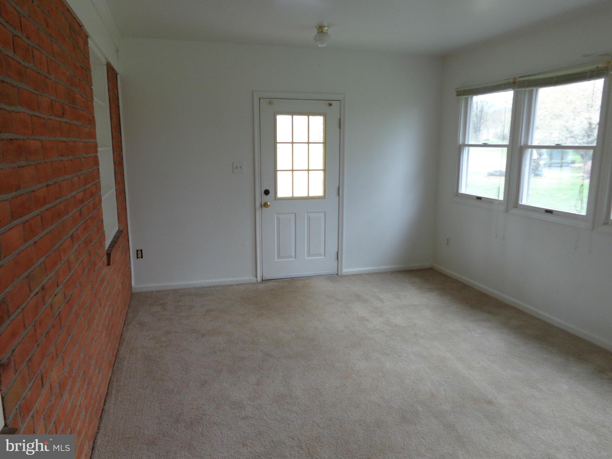 12 Spring Street Luray, VA 22835 - Photo 5 of 30 Family Room