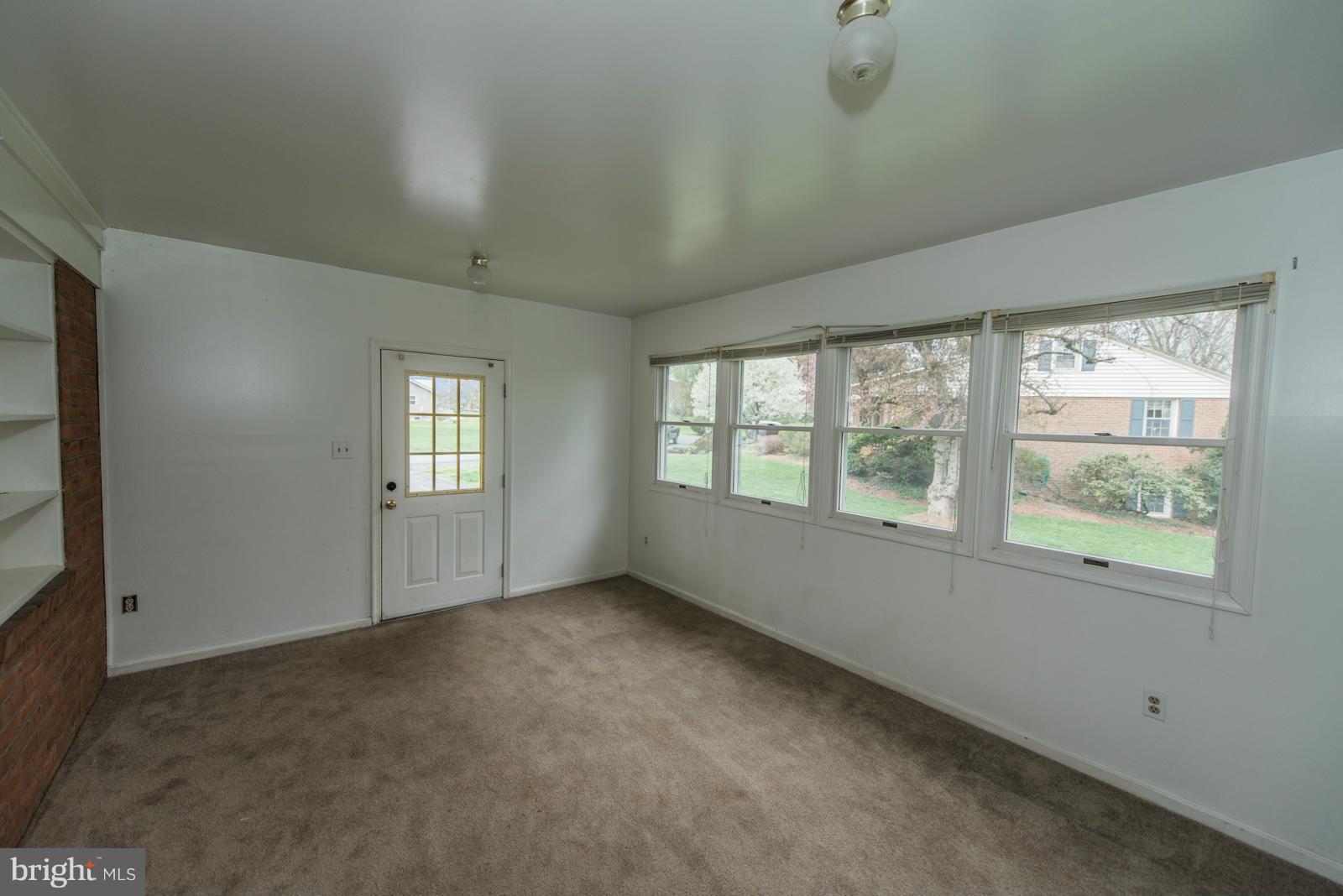 12 Spring Street Luray, VA 22835 - Photo 6 of 30 Family Room
